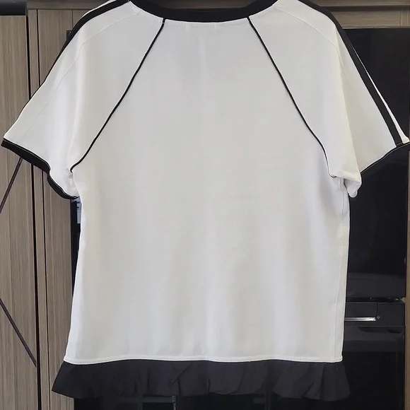 WILL BE GONE SOON) NNWOT) "Baseline Solid tee black/white - Picture 9 of 16